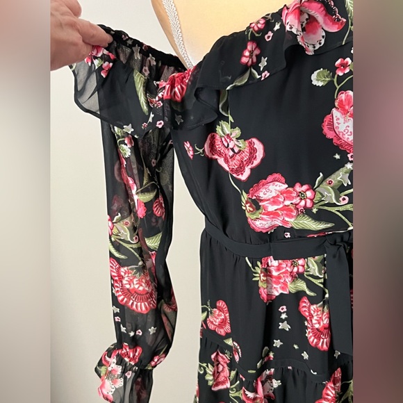 🌟HOST PICK🌟 Beautiful like new floral Express mini dress - Picture 5 of 7